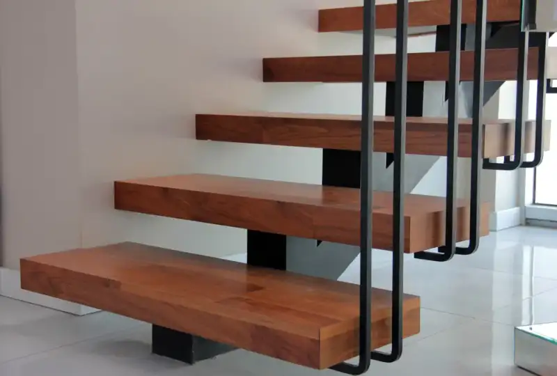 Escaliers sur mesure à Pau : façonnage, construction et installation de votre escalier en métal